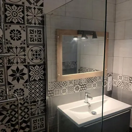 Hotel Maison Neuve Avec Grand Jardin *